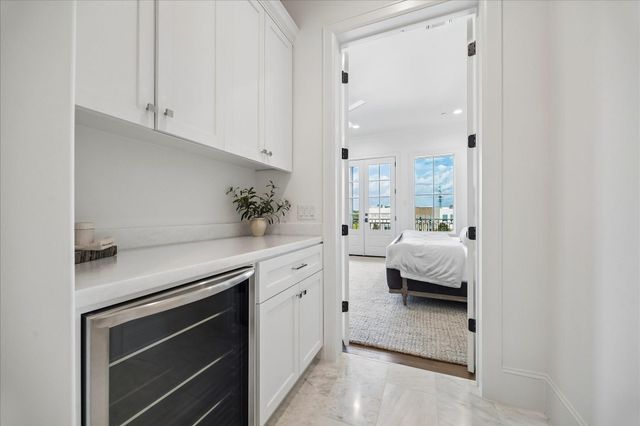 22 Crain Square Boulevard, Southside Place, TX 77025