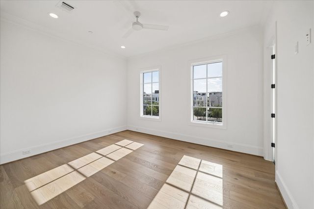 22 Crain Square Boulevard, Southside Place, TX 77025