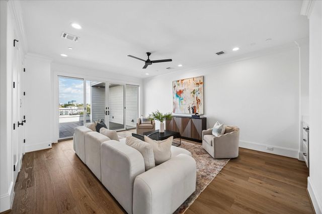 22 Crain Square Boulevard, Southside Place, TX 77025