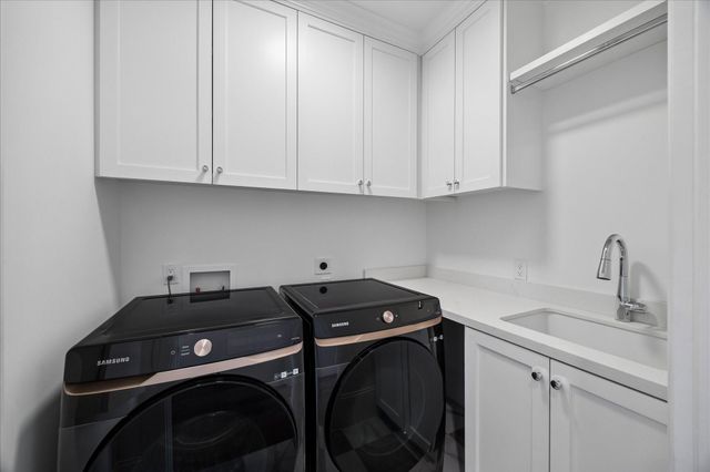 22 Crain Square Boulevard, Southside Place, TX 77025