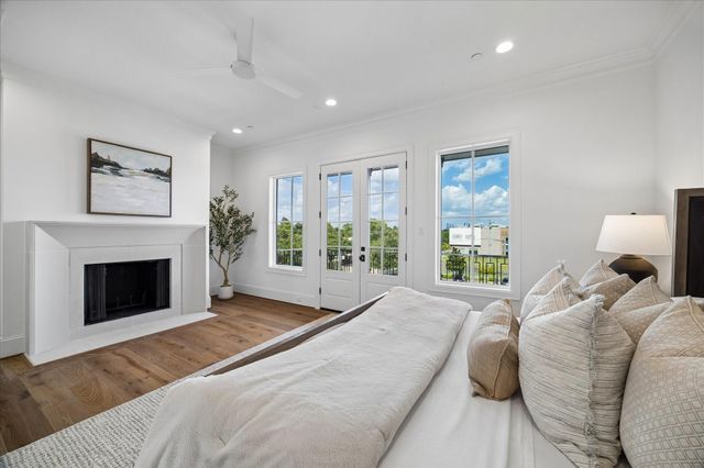 22 Crain Square Boulevard, Southside Place, TX 77025