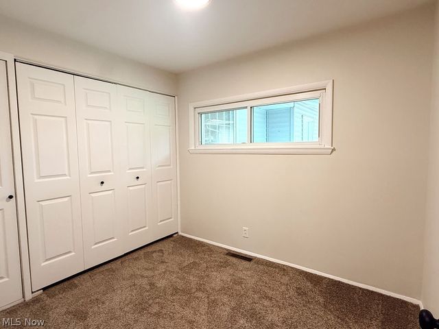 3086 Greenfield, Warren, OH 44485