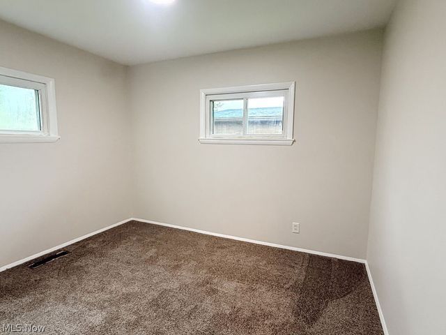 3086 Greenfield, Warren, OH 44485