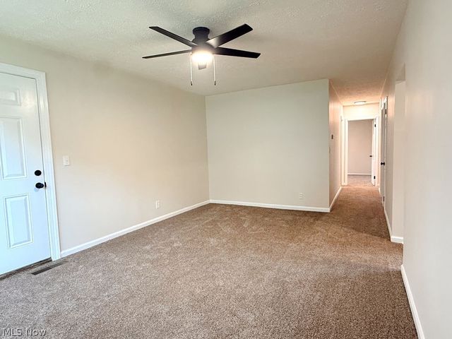 3086 Greenfield, Warren, OH 44485