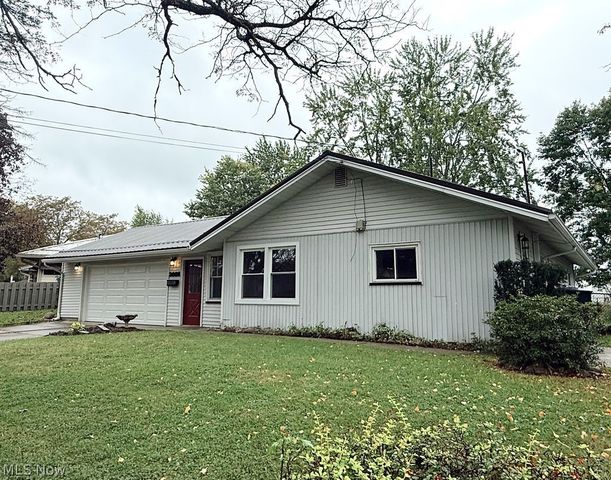 3086 Greenfield, Warren, OH 44485