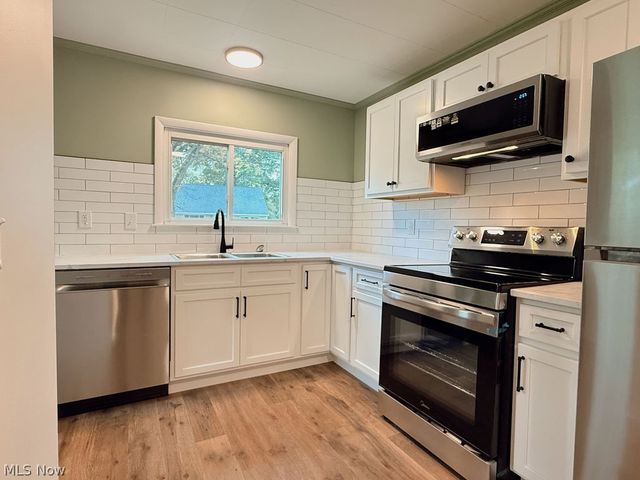 3086 Greenfield, Warren, OH 44485