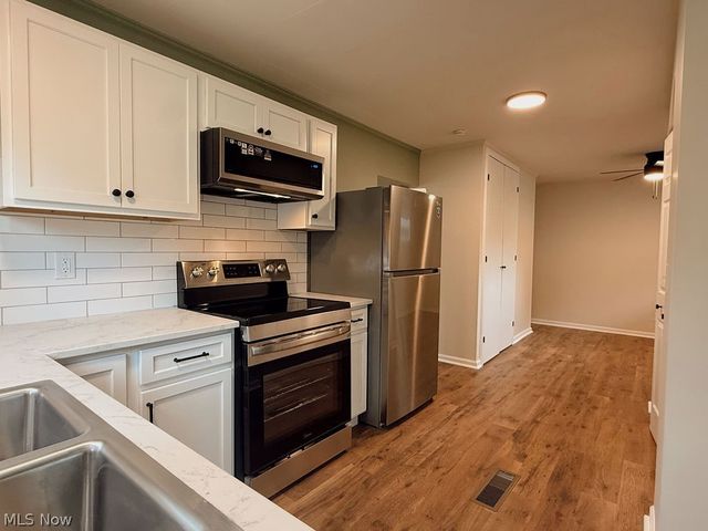 3086 Greenfield, Warren, OH 44485