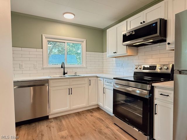 3086 Greenfield, Warren, OH 44485