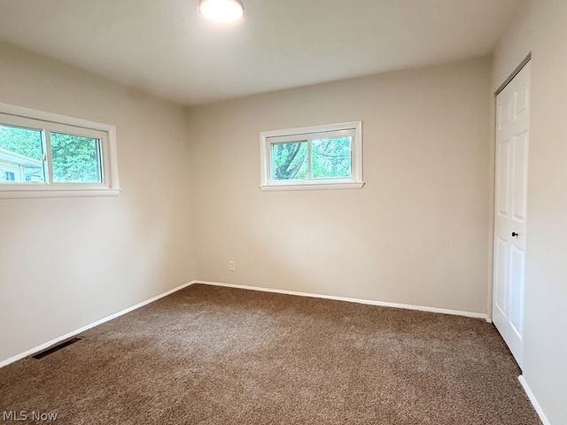 3086 Greenfield, Warren, OH 44485