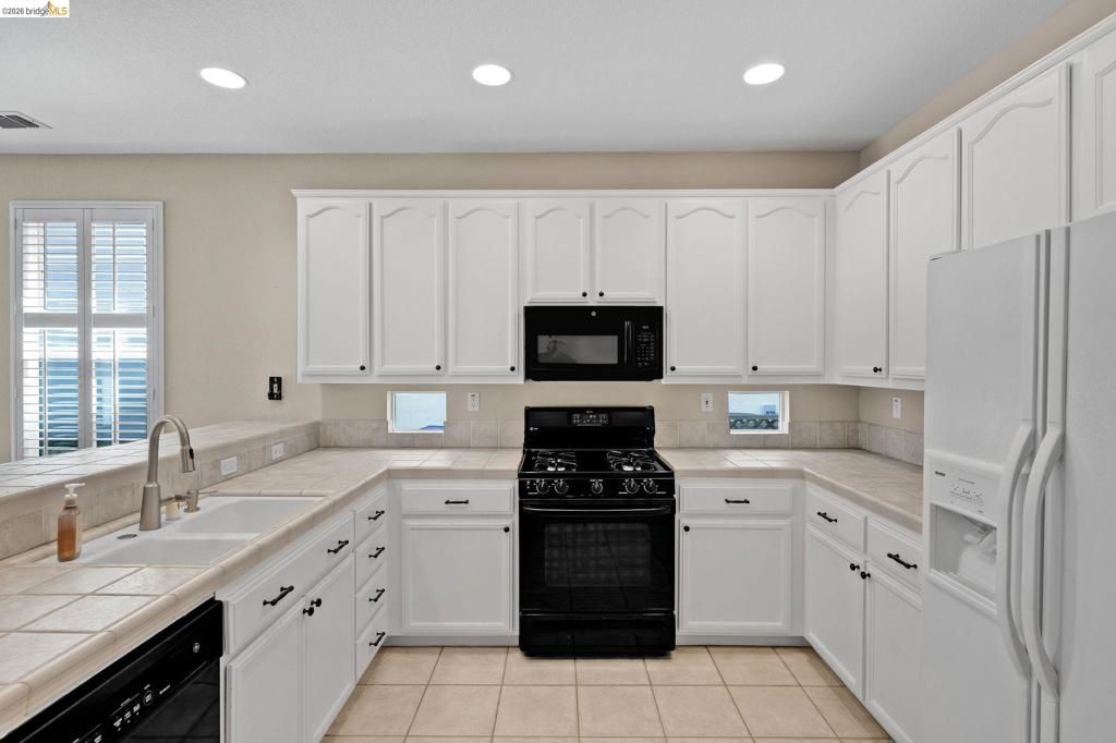 Image 10 of property listing at 297 Baldwin Dr, Brentwood, CA 94513