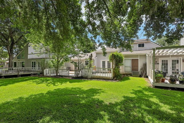 1109 Winding Way Drive, Friendswood, TX 77546