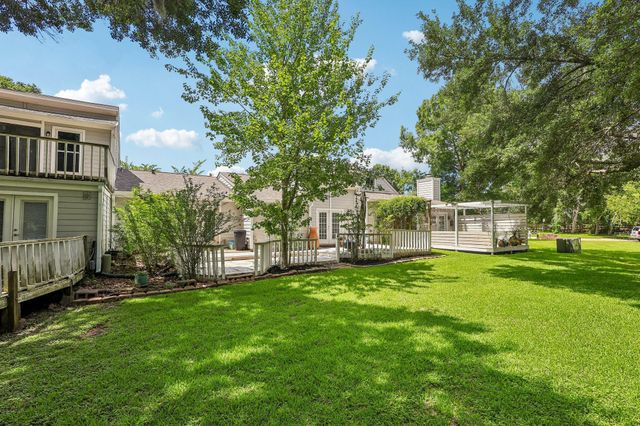 1109 Winding Way Drive, Friendswood, TX 77546