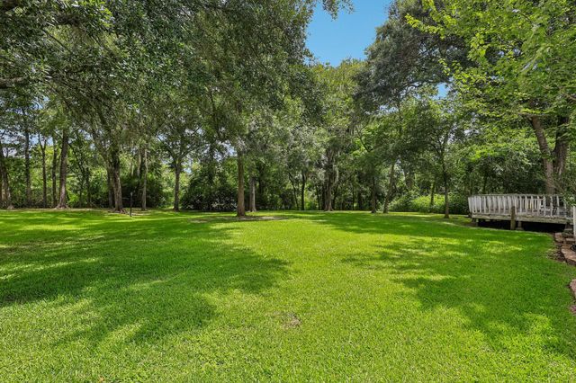 1109 Winding Way Drive, Friendswood, TX 77546