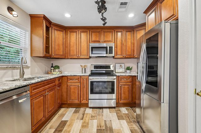 1109 Winding Way Drive, Friendswood, TX 77546