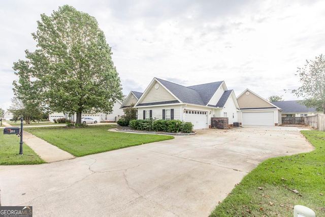 204 Lovorn Circle, Warner Robins, GA 31088