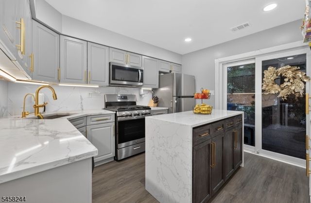 68 SASSAFRAS COURT, North Brunswick Twp., NJ 08902