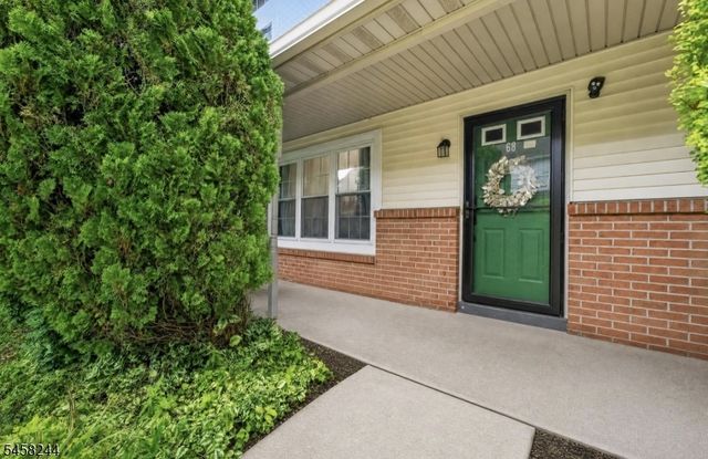 68 SASSAFRAS COURT, North Brunswick Twp., NJ 08902