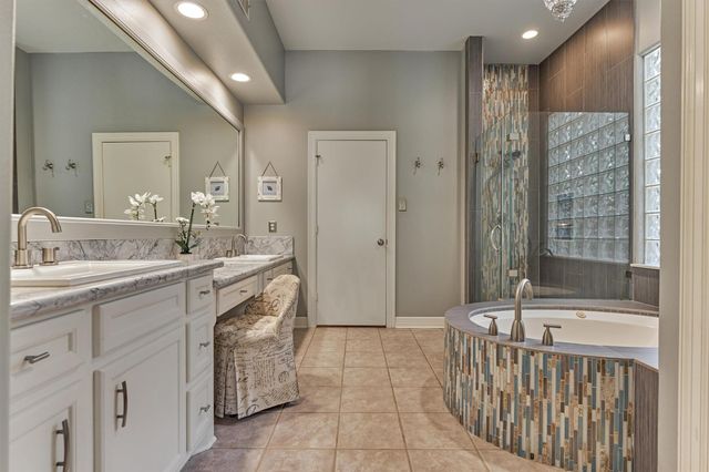 7 Clarion Ridge, The Woodlands, TX 77382
