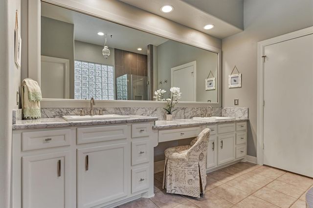 7 Clarion Ridge, The Woodlands, TX 77382
