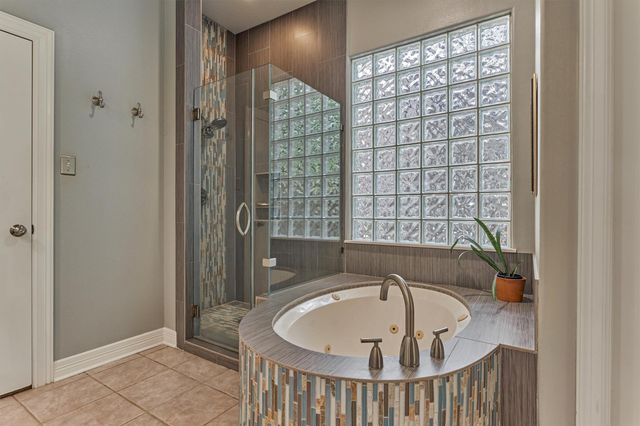 7 Clarion Ridge, The Woodlands, TX 77382