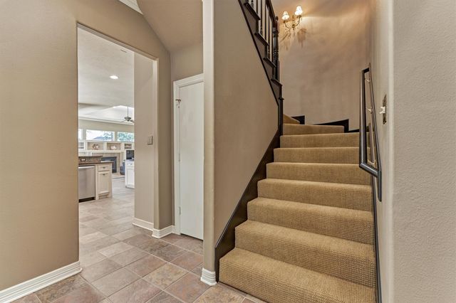 7 Clarion Ridge, The Woodlands, TX 77382