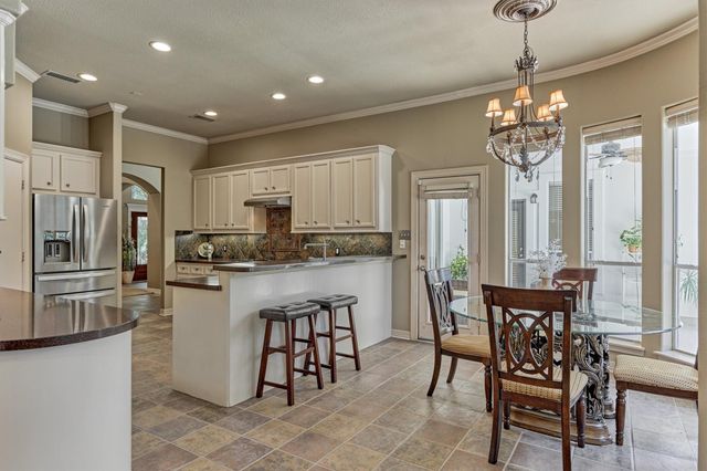7 Clarion Ridge, The Woodlands, TX 77382