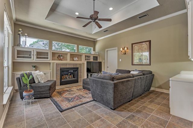 7 Clarion Ridge, The Woodlands, TX 77382