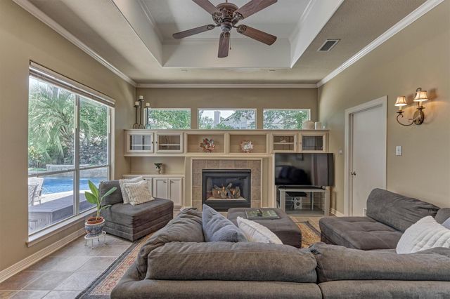 7 Clarion Ridge, The Woodlands, TX 77382