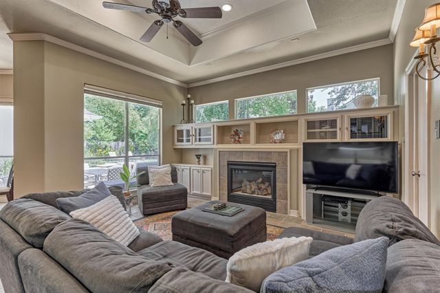 7 Clarion Ridge, The Woodlands, TX 77382
