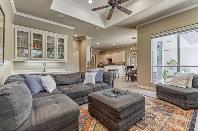 7 Clarion Ridge, The Woodlands, TX 77382