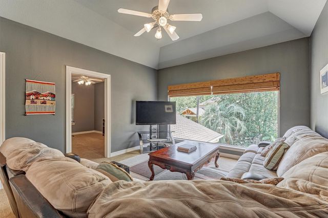 7 Clarion Ridge, The Woodlands, TX 77382