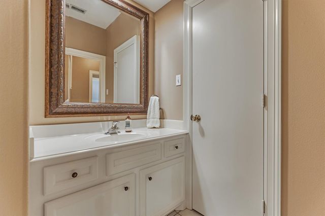 7 Clarion Ridge, The Woodlands, TX 77382