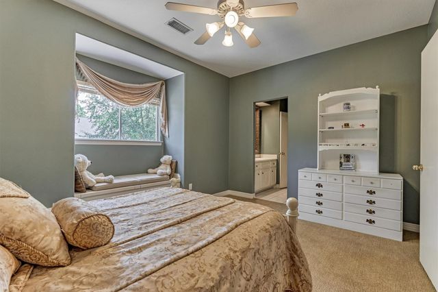 7 Clarion Ridge, The Woodlands, TX 77382