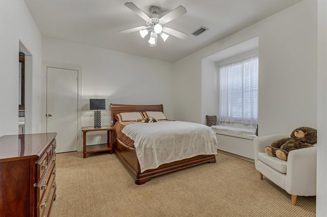 7 Clarion Ridge, The Woodlands, TX 77382