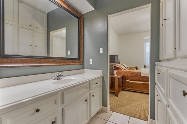 7 Clarion Ridge, The Woodlands, TX 77382