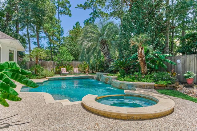 7 Clarion Ridge, The Woodlands, TX 77382