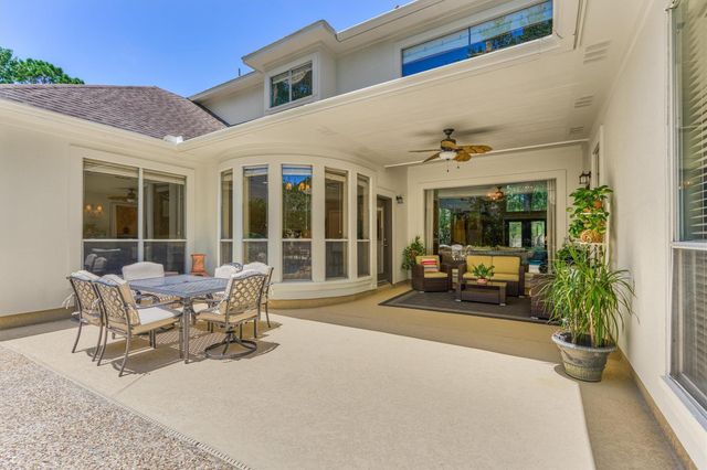 7 Clarion Ridge, The Woodlands, TX 77382