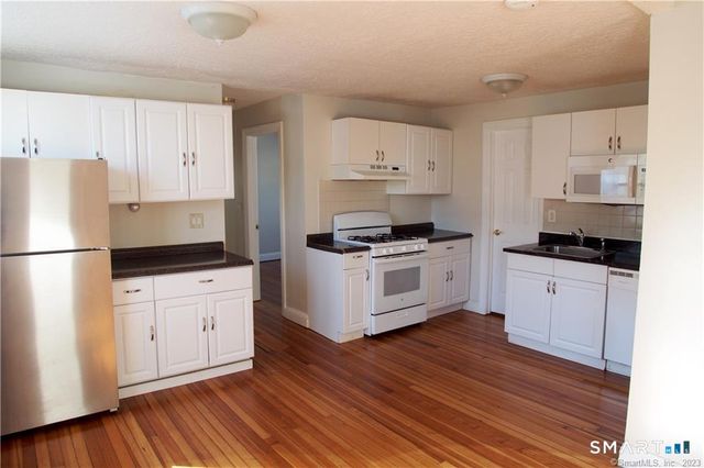 81 Longfellow Avenue 2nd flr, Fairfield, CT 06825