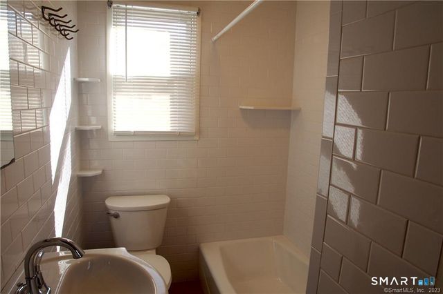 81 Longfellow Avenue 2nd flr, Fairfield, CT 06825