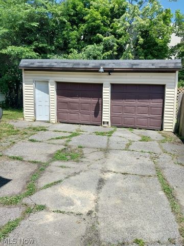 1747 Catalpa Road, Cleveland, OH 44112