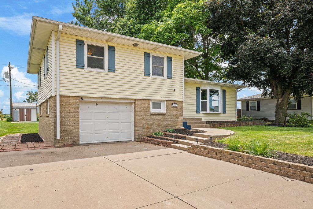 Image 1 of property listing at 604 3rd Street, Sherrard, IL 61281