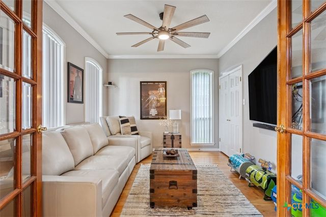 1042 Crescent Drive, Belton, TX 76513