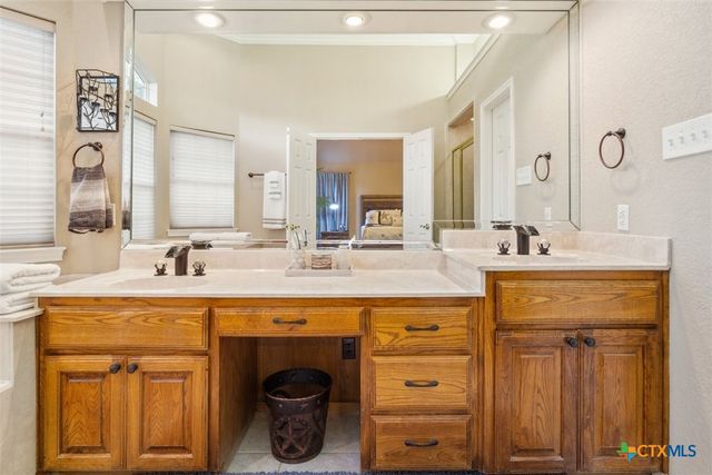 1042 Crescent Drive, Belton, TX 76513