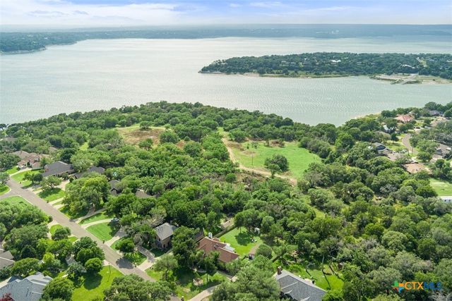 1042 Crescent Drive, Belton, TX 76513