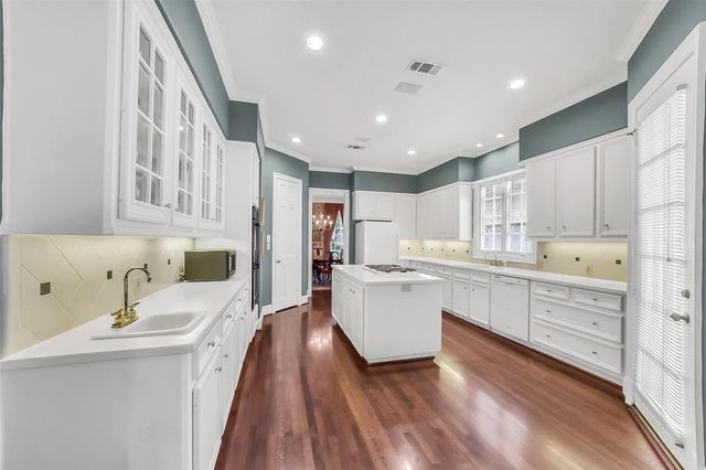 3737 Robinhood Street, West University Place, TX 77005