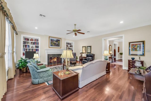 3737 Robinhood Street, West University Place, TX 77005