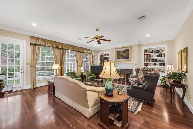 3737 Robinhood Street, West University Place, TX 77005