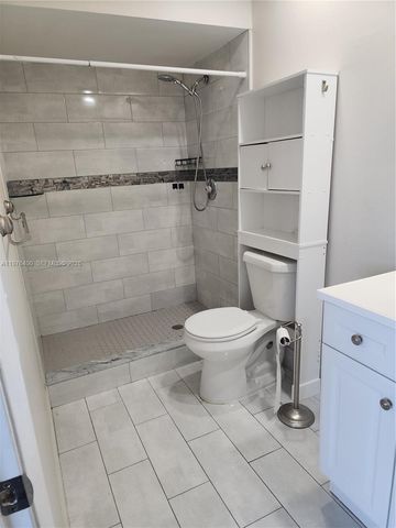 12305 NW 11 12305 12305, Pembroke Pines, FL 33026