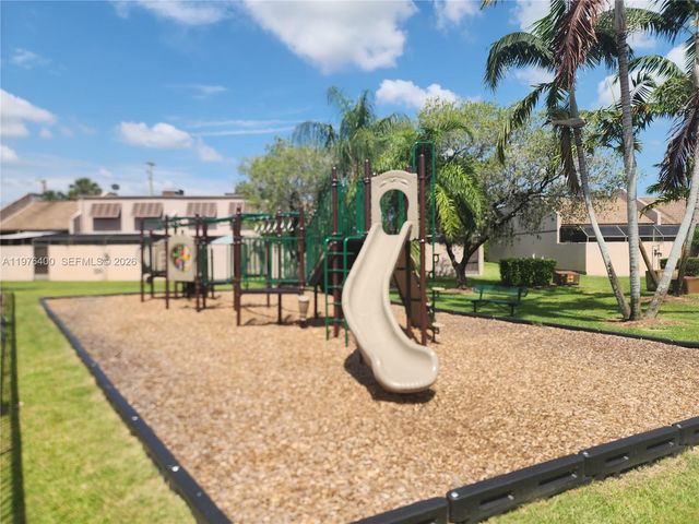 12305 NW 11 12305 12305, Pembroke Pines, FL 33026