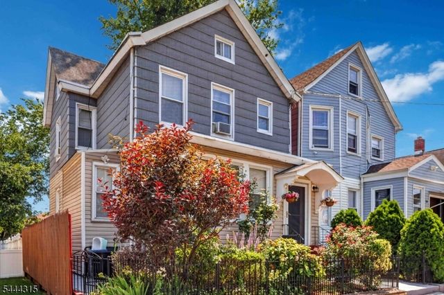 12 Maple St, Garfield City, NJ 07026